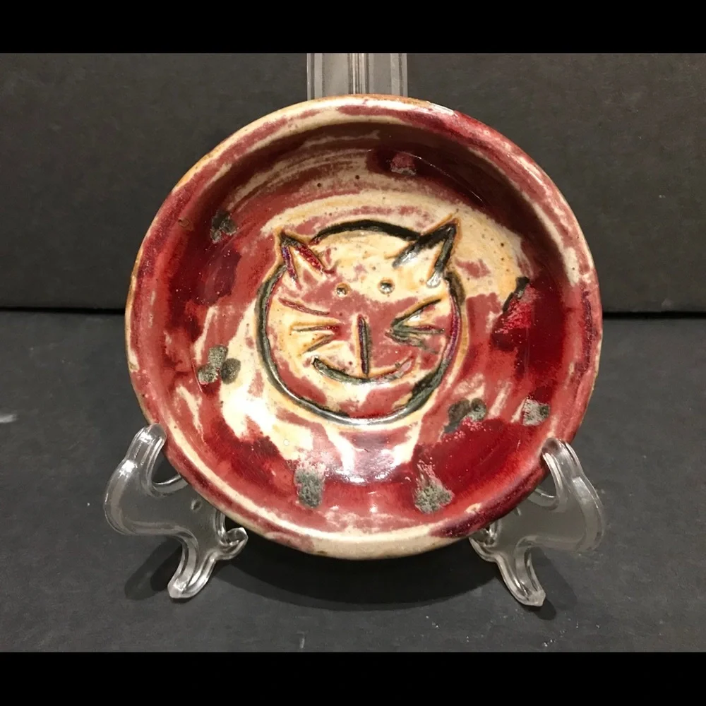 Art Pottery Artist Signed Whimsical Kitty Cat Face Glazed Bowl Dish.
